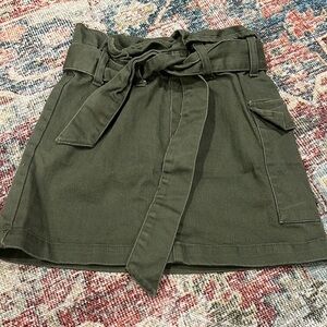 Girls green cotton skirt.